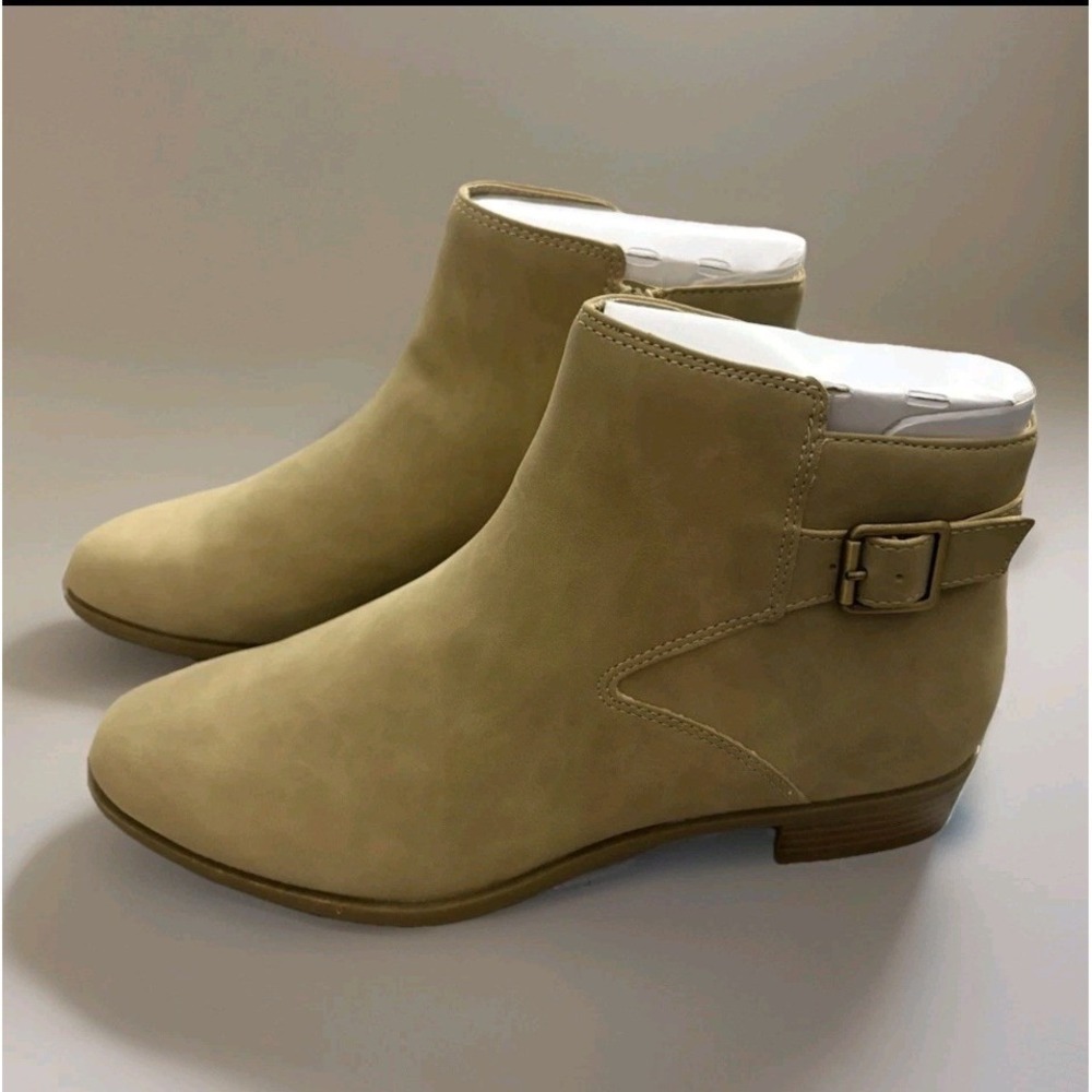 New St Johns Bay Womens Size 6 Ryder Sand Ankle Boots Suede (MSRP $65)